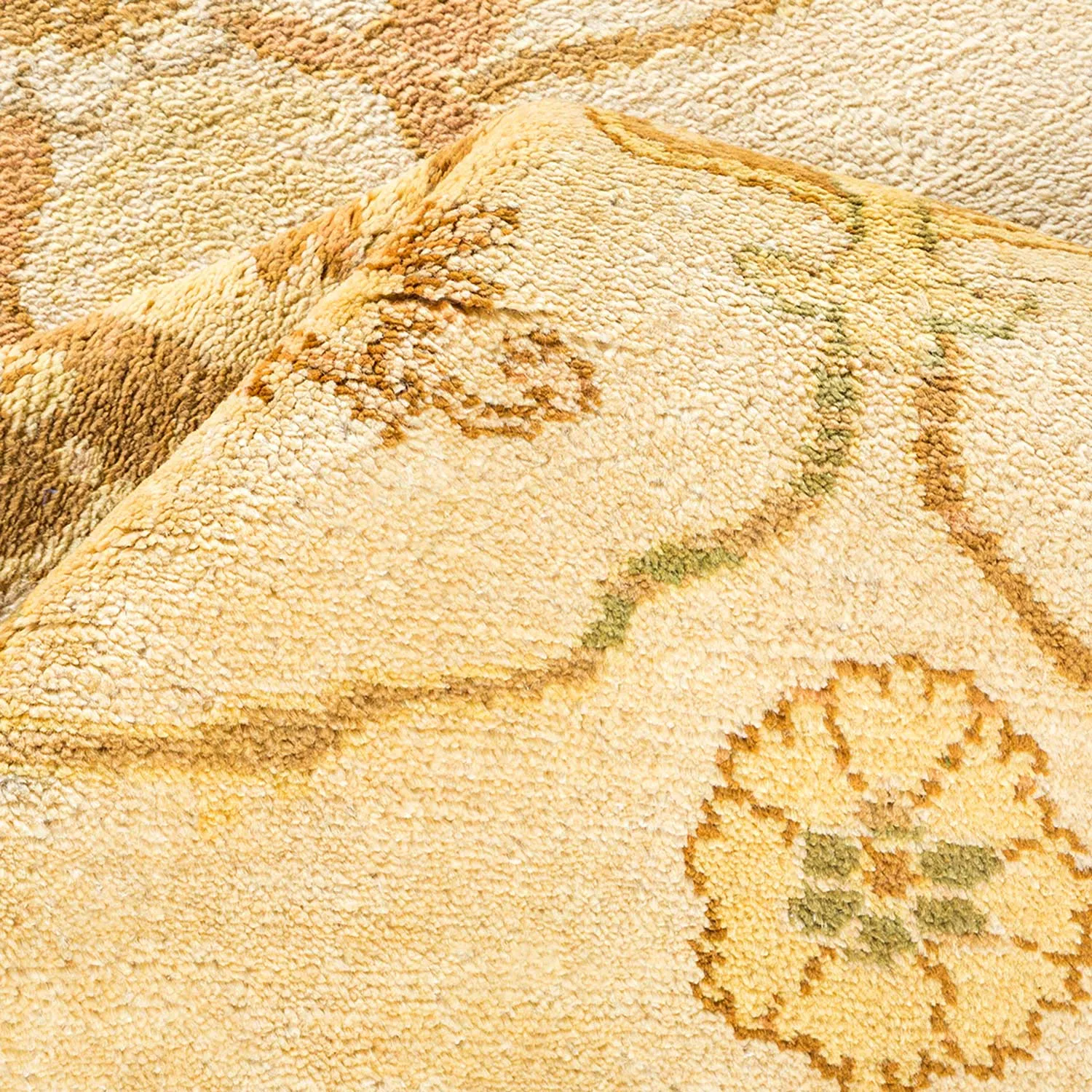 Ivory Traditional Wool Rug - 8' x 10'