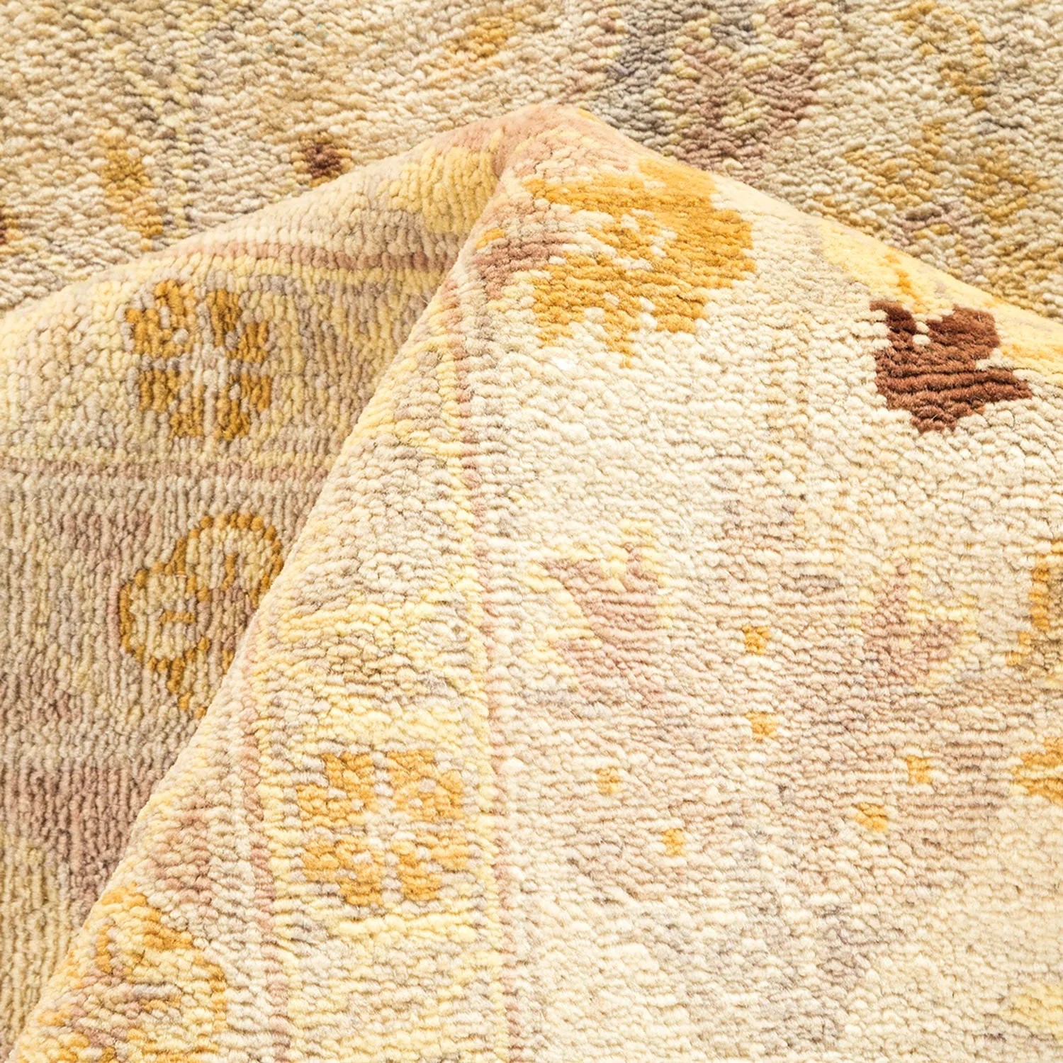 Ivory Traditional Wool Rug - 8'1" x 14'1"